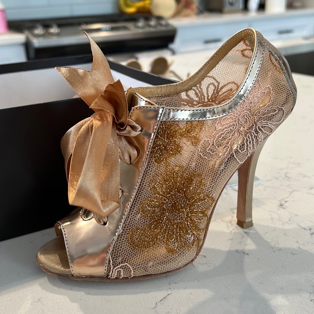 Badgley Mischka Lace Heels